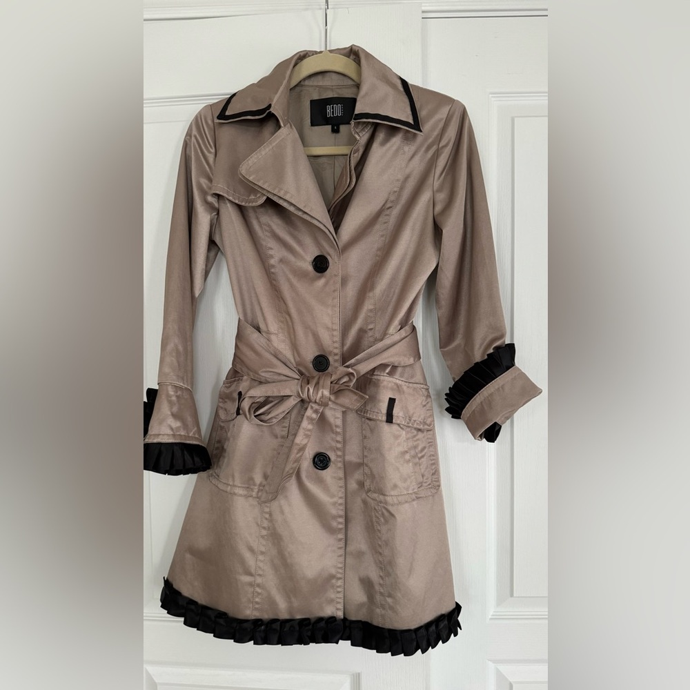 Trench coat beige metallic